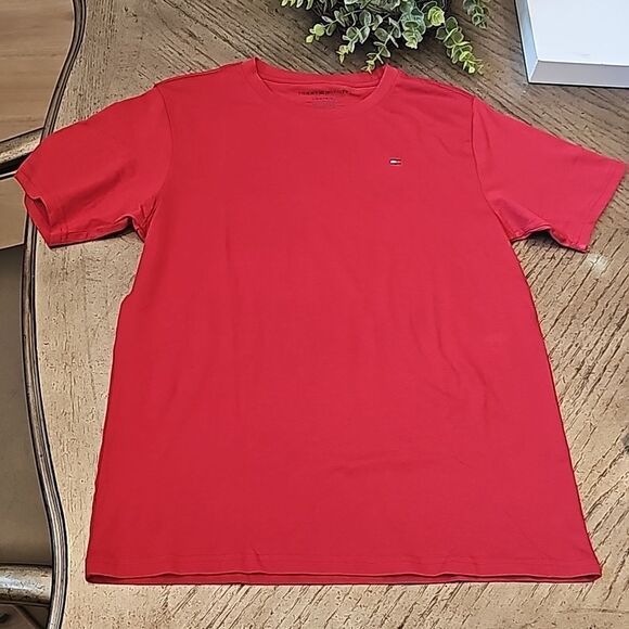 Red Tommy Hilfiger t shirt size L 16/18 never worn - Picture 2 of 9